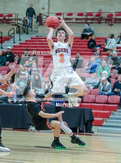 Thumbnail 2 in Sterling vs. Montezuma-Cortez (CHSAA 3A Great 8) photogallery.