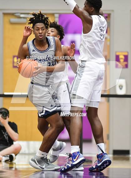 Thumbnail 2 in La Lumiere vs. Calvary Christian Academy (Montverde Academy Invitational Tournament) photogallery.