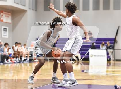 Thumbnail 3 in La Lumiere vs. Calvary Christian Academy (Montverde Academy Invitational Tournament) photogallery.