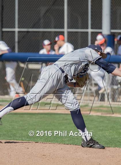 Thumbnail 2 in Chaminade vs. Loyola photogallery.