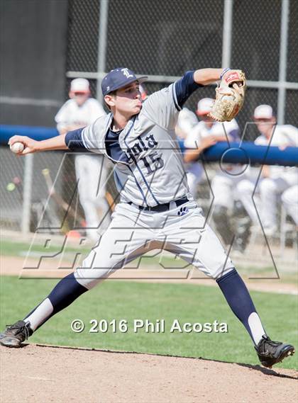 Thumbnail 3 in Chaminade vs. Loyola photogallery.