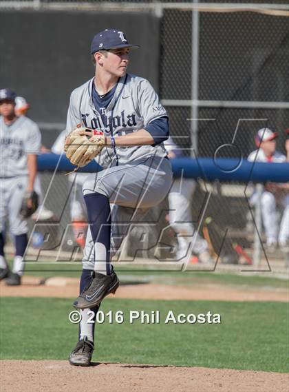 Thumbnail 2 in Chaminade vs. Loyola photogallery.