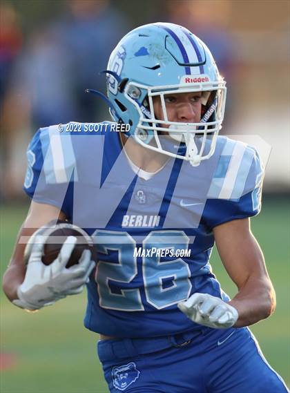 Thumbnail 2 in Hilliard Darby @ Olentangy Berlin photogallery.