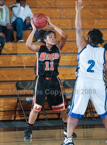 Thumbnail 1 in Encinal vs. Merced (West Coast Jamboree) photogallery.