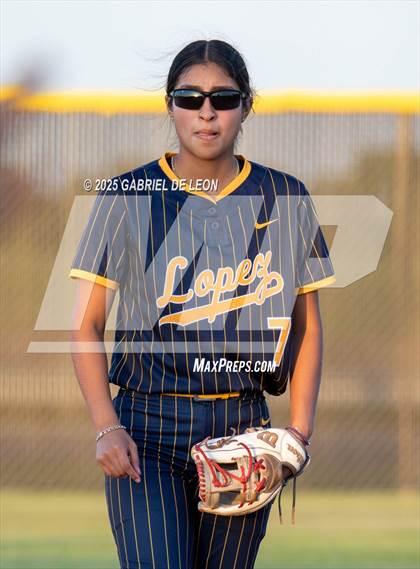 Thumbnail 2 in Lopez @ Harlingen South photogallery.