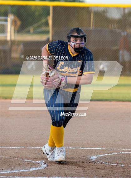 Thumbnail 3 in Lopez @ Harlingen South photogallery.