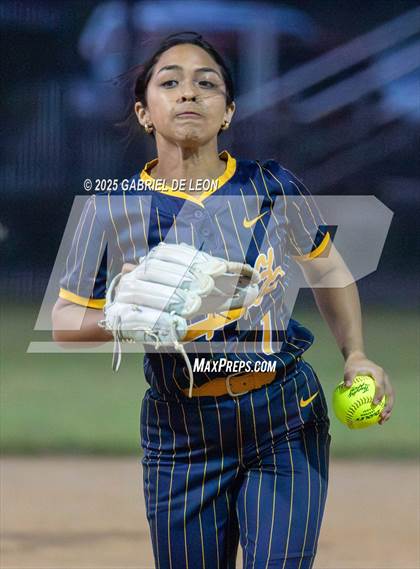 Thumbnail 2 in Lopez @ Harlingen South photogallery.