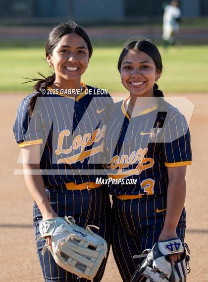 Thumbnail 1 in Lopez @ Harlingen South photogallery.