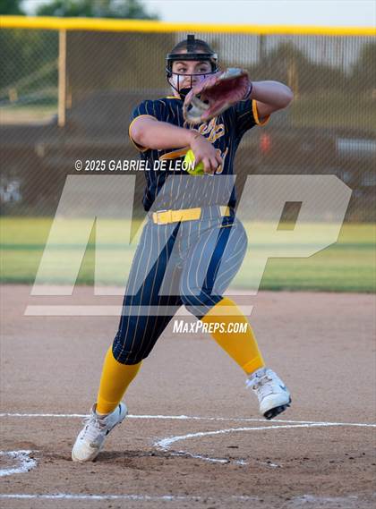 Thumbnail 3 in Lopez @ Harlingen South photogallery.