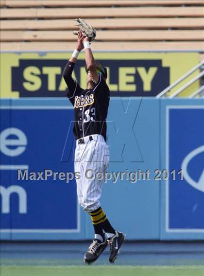 Thumbnail 3 in Chatsworth vs. San Fernando (CIF LACS D1 Final) photogallery.