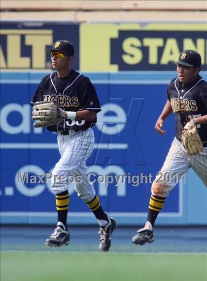 Thumbnail 1 in Chatsworth vs. San Fernando (CIF LACS D1 Final) photogallery.