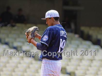 Thumbnail 1 in Chatsworth vs. San Fernando (CIF LACS D1 Final) photogallery.