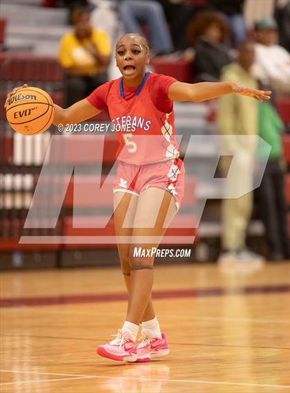 Thumbnail 3 in Veterans vs Baldwin (Hardwood Invitational) photogallery.