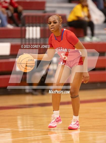 Thumbnail 2 in Veterans vs Baldwin (Hardwood Invitational) photogallery.