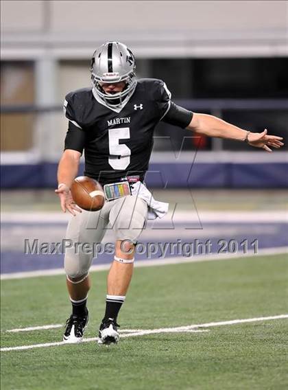 Thumbnail 3 in Martin vs. Midland (5A Division 1 Region 1 bi-district) photogallery.