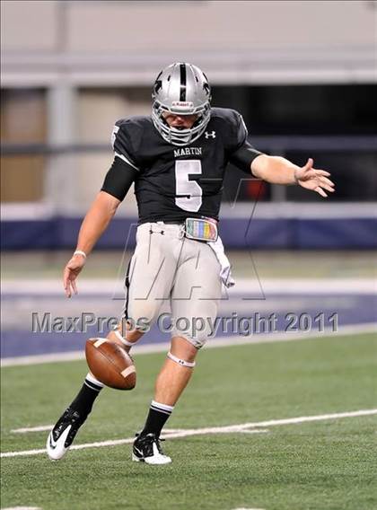 Thumbnail 1 in Martin vs. Midland (5A Division 1 Region 1 bi-district) photogallery.