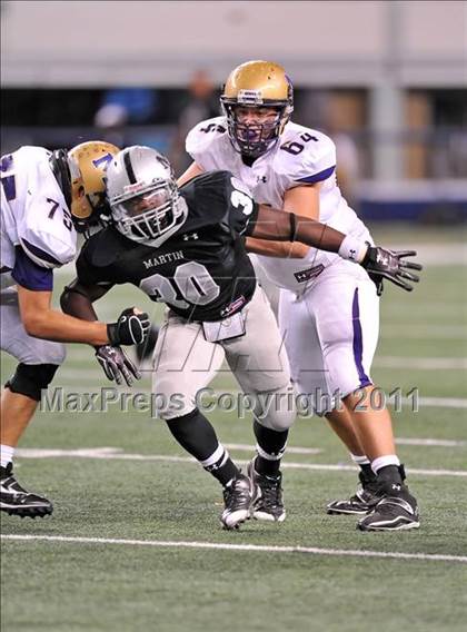 Thumbnail 2 in Martin vs. Midland (5A Division 1 Region 1 bi-district) photogallery.