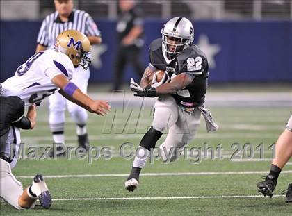 Thumbnail 1 in Martin vs. Midland (5A Division 1 Region 1 bi-district) photogallery.