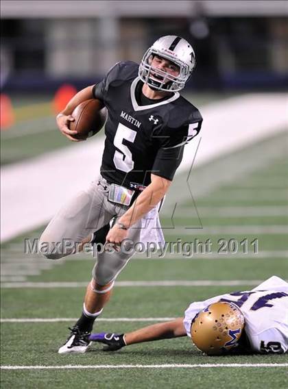 Thumbnail 2 in Martin vs. Midland (5A Division 1 Region 1 bi-district) photogallery.