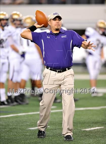 Thumbnail 2 in Martin vs. Midland (5A Division 1 Region 1 bi-district) photogallery.