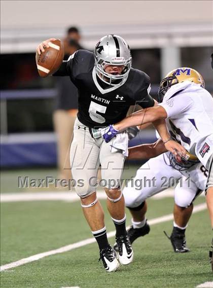 Thumbnail 2 in Martin vs. Midland (5A Division 1 Region 1 bi-district) photogallery.
