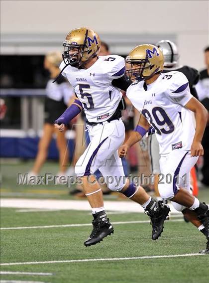 Thumbnail 2 in Martin vs. Midland (5A Division 1 Region 1 bi-district) photogallery.