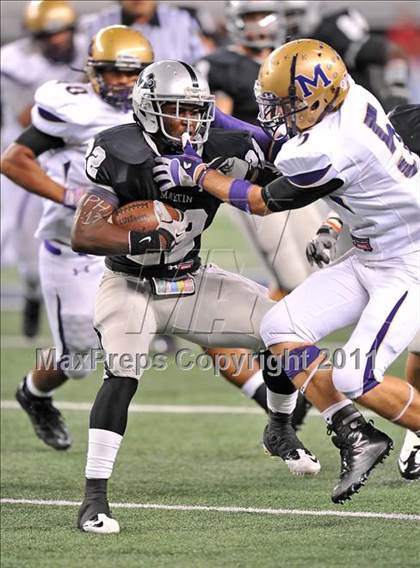 Thumbnail 1 in Martin vs. Midland (5A Division 1 Region 1 bi-district) photogallery.