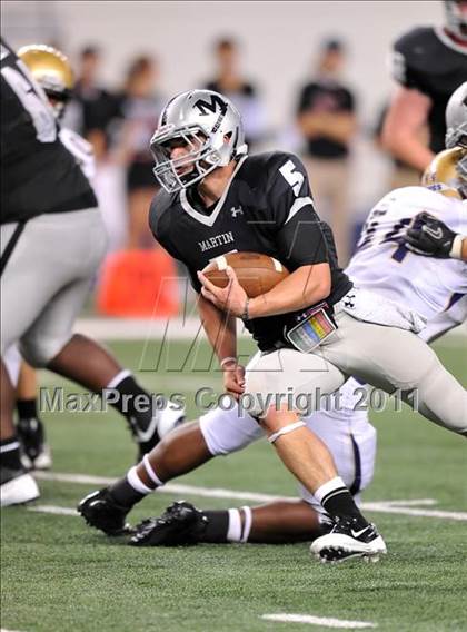 Thumbnail 1 in Martin vs. Midland (5A Division 1 Region 1 bi-district) photogallery.