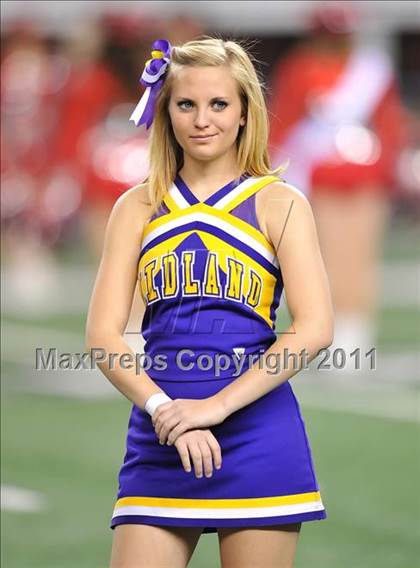 Thumbnail 1 in Martin vs. Midland (5A Division 1 Region 1 bi-district) photogallery.