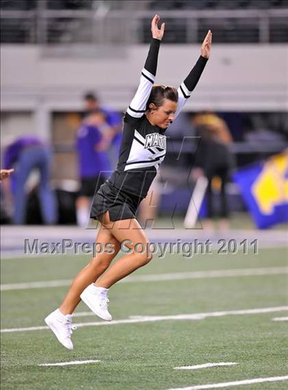 Thumbnail 1 in Martin vs. Midland (5A Division 1 Region 1 bi-district) photogallery.