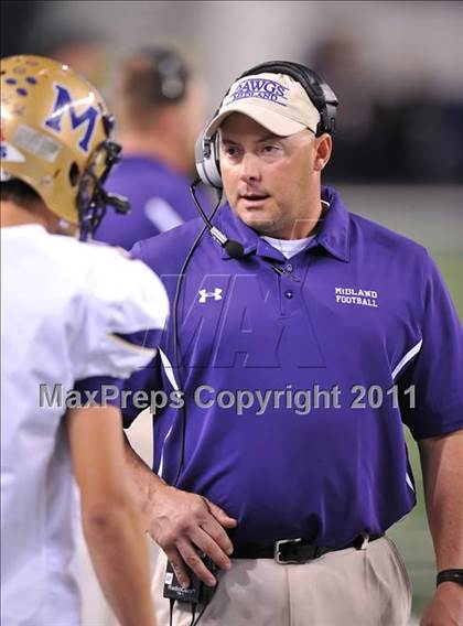 Thumbnail 3 in Martin vs. Midland (5A Division 1 Region 1 bi-district) photogallery.