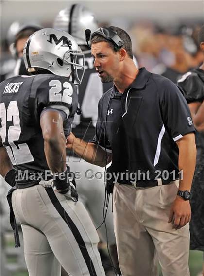 Thumbnail 1 in Martin vs. Midland (5A Division 1 Region 1 bi-district) photogallery.