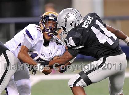 Thumbnail 2 in Martin vs. Midland (5A Division 1 Region 1 bi-district) photogallery.