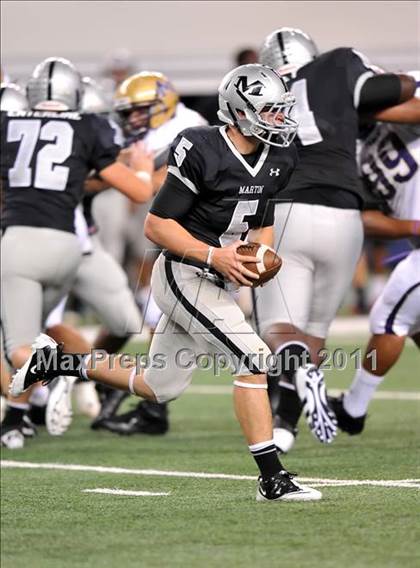 Thumbnail 2 in Martin vs. Midland (5A Division 1 Region 1 bi-district) photogallery.