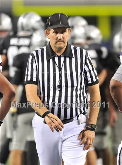Thumbnail 2 in Martin vs. Midland (5A Division 1 Region 1 bi-district) photogallery.