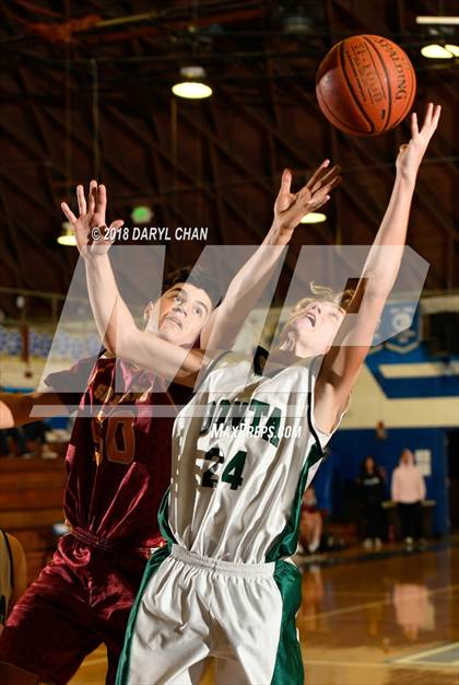 Thumbnail 2 in La Canada vs Bonita (San Marino Tournament) photogallery.
