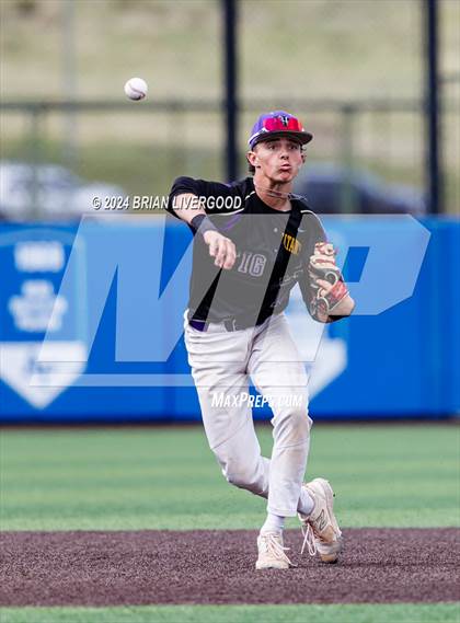 Thumbnail 3 in Holy Family vs. Falcon (CHSAA 4A Semifinal) photogallery.