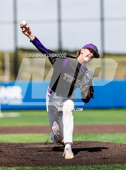 Thumbnail 2 in Holy Family vs. Falcon (CHSAA 4A Semifinal) photogallery.