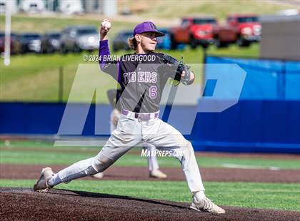 Thumbnail 3 in Holy Family vs. Falcon (CHSAA 4A Semifinal) photogallery.