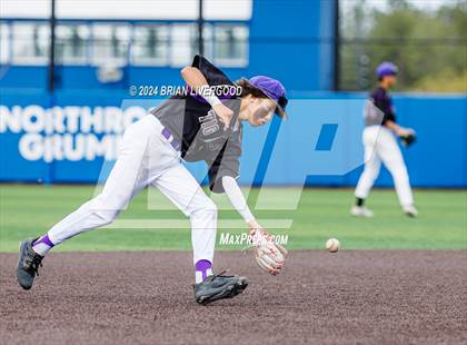 Thumbnail 2 in Holy Family vs. Falcon (CHSAA 4A Semifinal) photogallery.