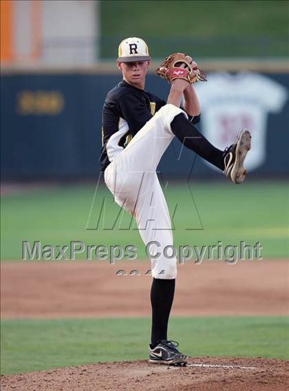 Thumbnail 3 in Rider vs Calallen (UIL 4A State Final) photogallery.