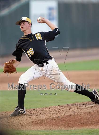 Thumbnail 1 in Rider vs Calallen (UIL 4A State Final) photogallery.