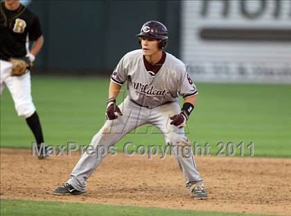 Thumbnail 2 in Rider vs Calallen (UIL 4A State Final) photogallery.