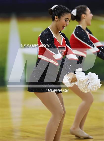 Thumbnail 2 in Elizabeth CHSAA Spirit Poms photogallery.