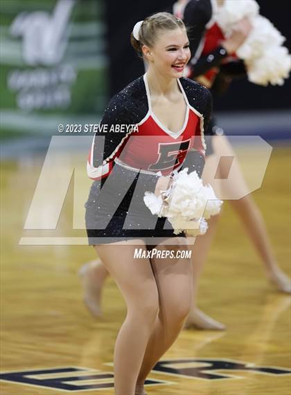 Thumbnail 2 in Elizabeth CHSAA Spirit Poms photogallery.