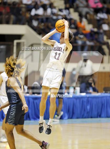 Thumbnail 1 in Calhoun vs Thorsby (AHSAA 2A Regional Final) photogallery.