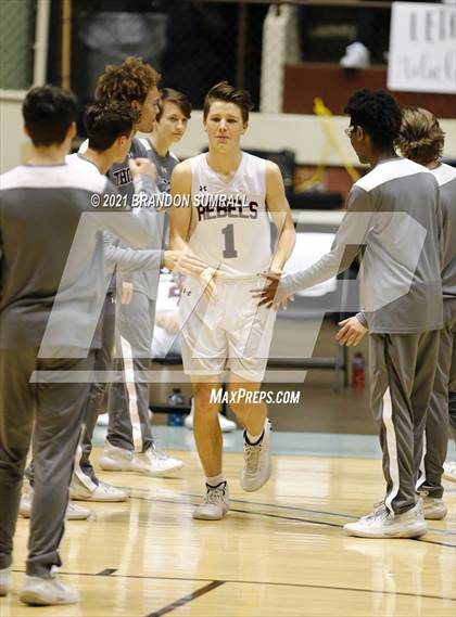 Thumbnail 1 in Calhoun vs Thorsby (AHSAA 2A Regional Final) photogallery.