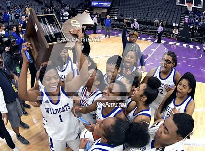 Thumbnail 1 in McFarland vs. Oakland (CIF State D3 Final) photogallery.