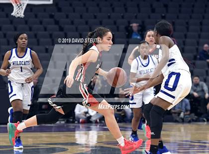 Thumbnail 2 in McFarland vs. Oakland (CIF State D3 Final) photogallery.