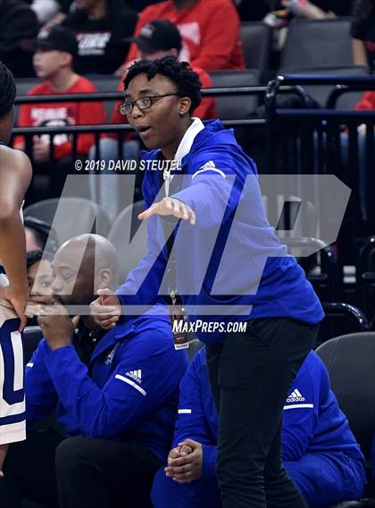 Thumbnail 2 in McFarland vs. Oakland (CIF State D3 Final) photogallery.